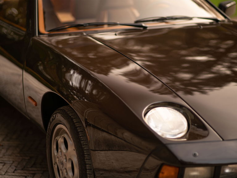 Porsche 928