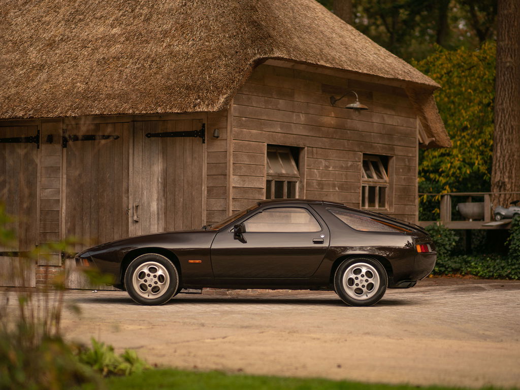 Porsche 928