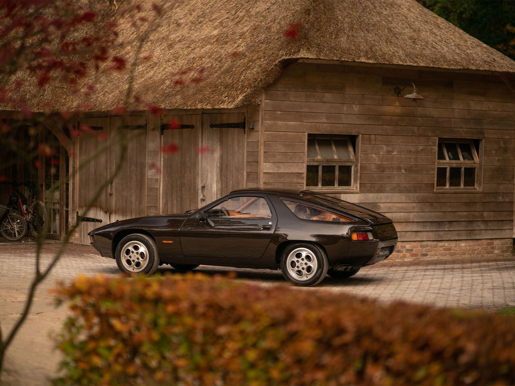 Porsche 928