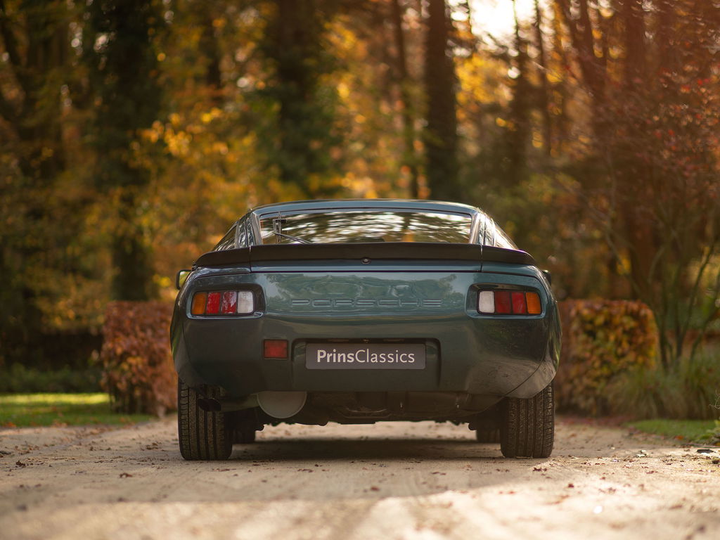 Porsche 928
