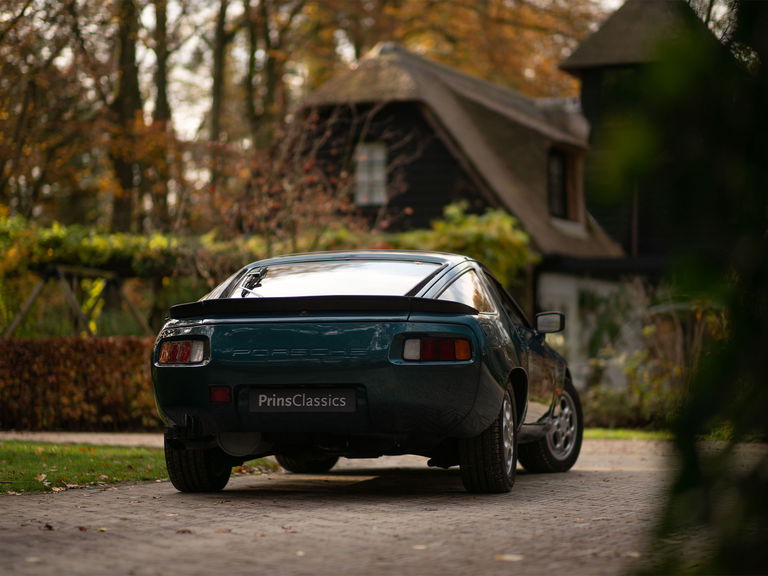 Porsche 928