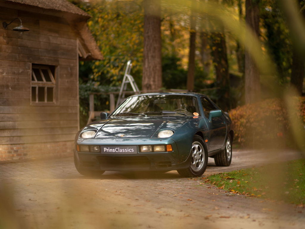 Porsche 928