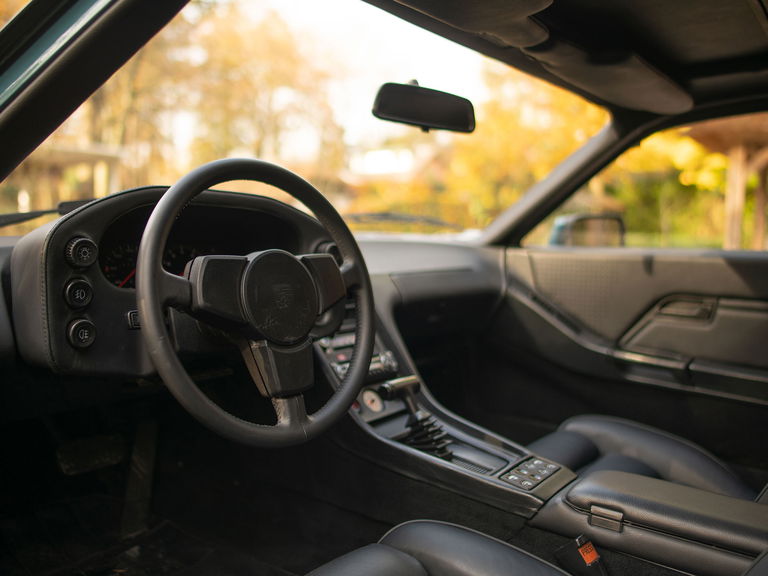 Porsche 928