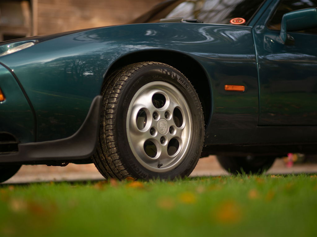 Porsche 928