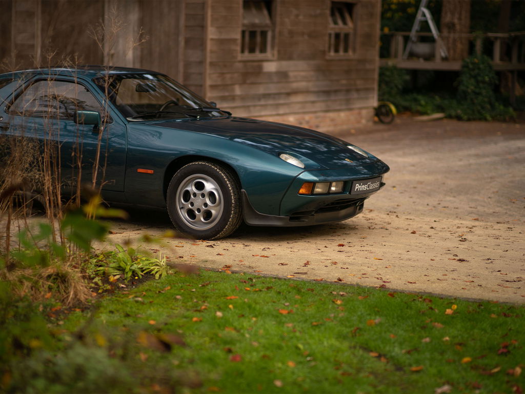 Porsche 928