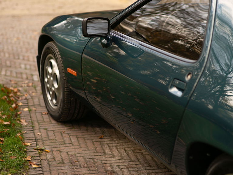 Porsche 928