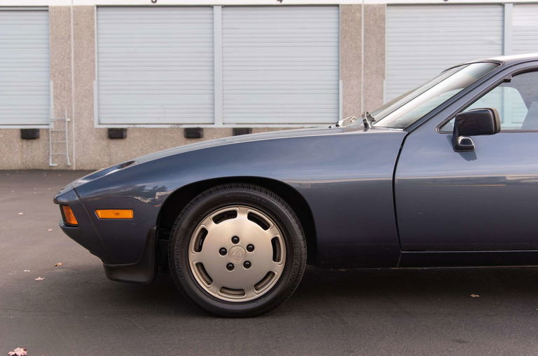 Porsche 928