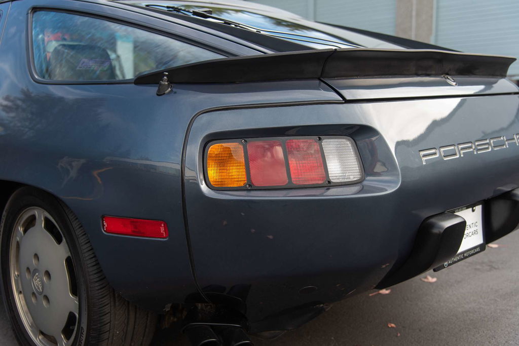 Porsche 928