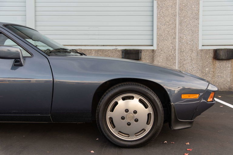 Porsche 928