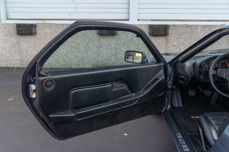 Porsche 928