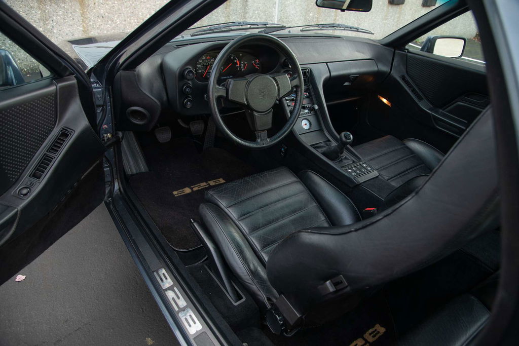 Porsche 928