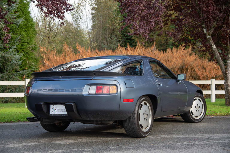 Porsche 928