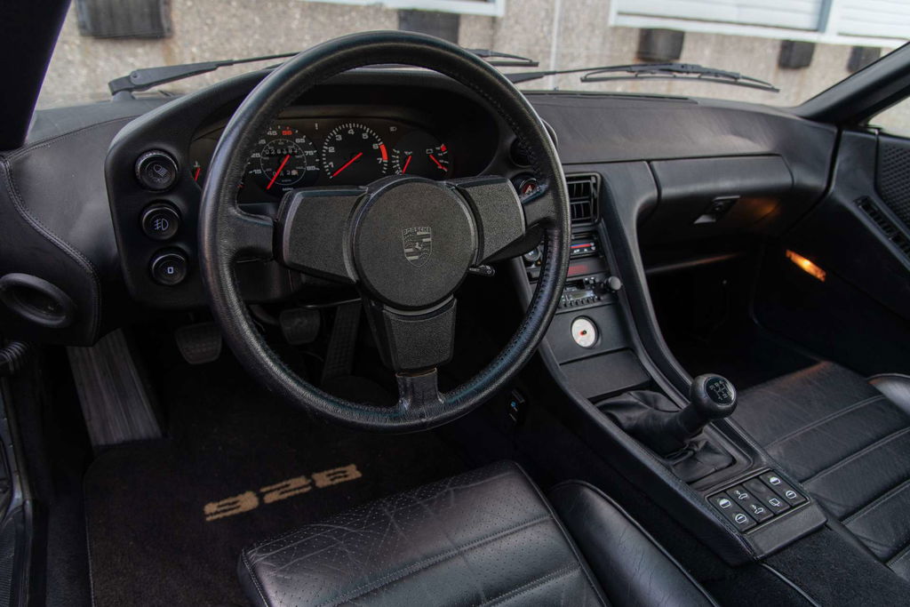 Porsche 928
