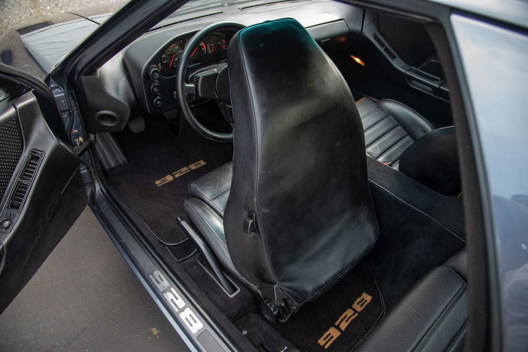 Porsche 928