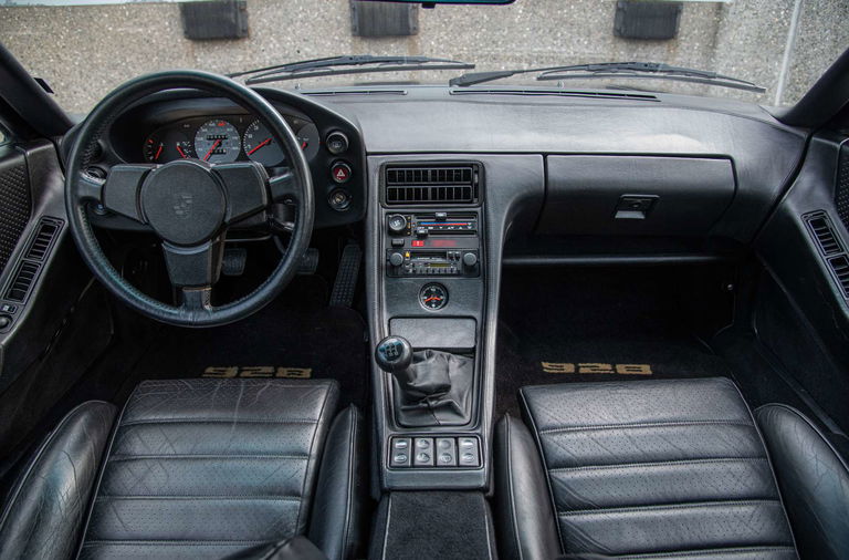 Porsche 928