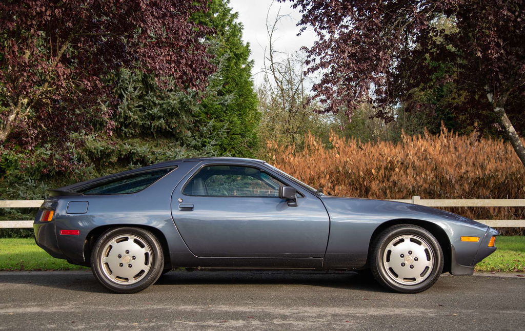 Porsche 928