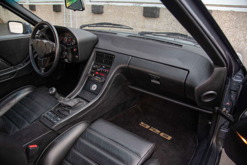 Porsche 928