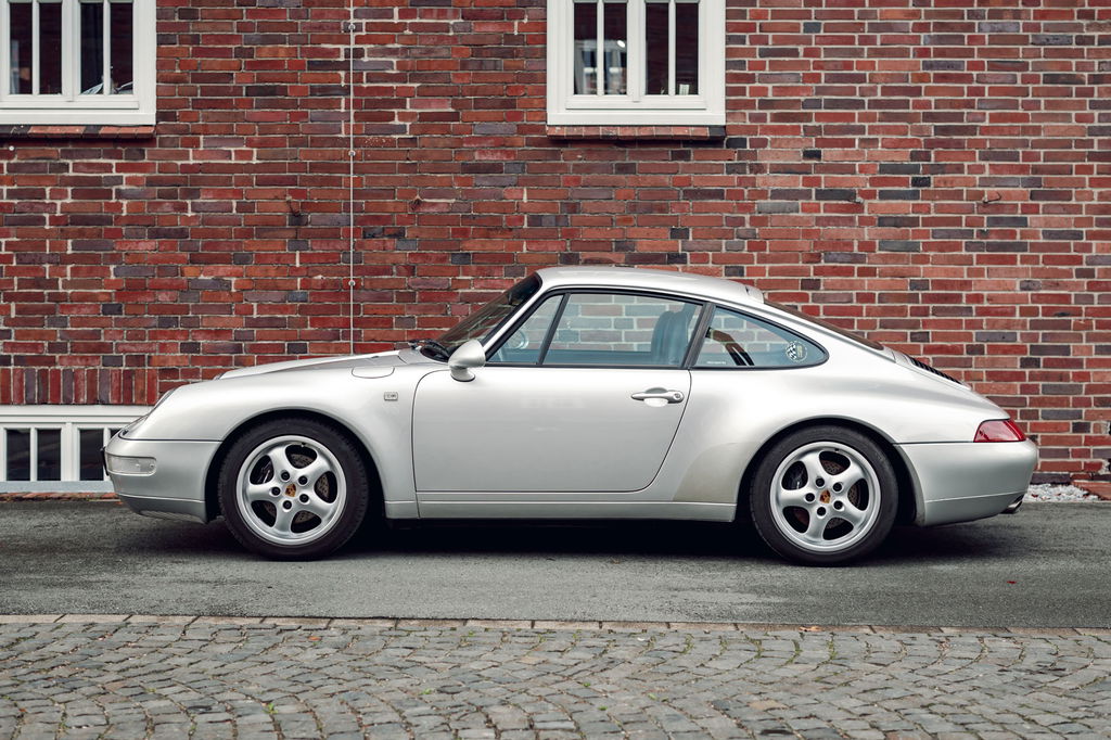 Porsche 911 (993) Carrera 2 Coupé in PTS: Kristallsilber Metallic kaufen!