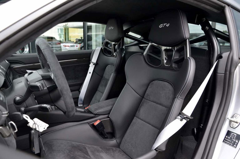 Porsche 718 Cayman GT4