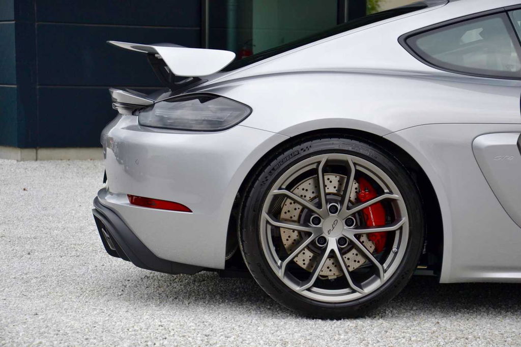 Porsche 718 Cayman GT4