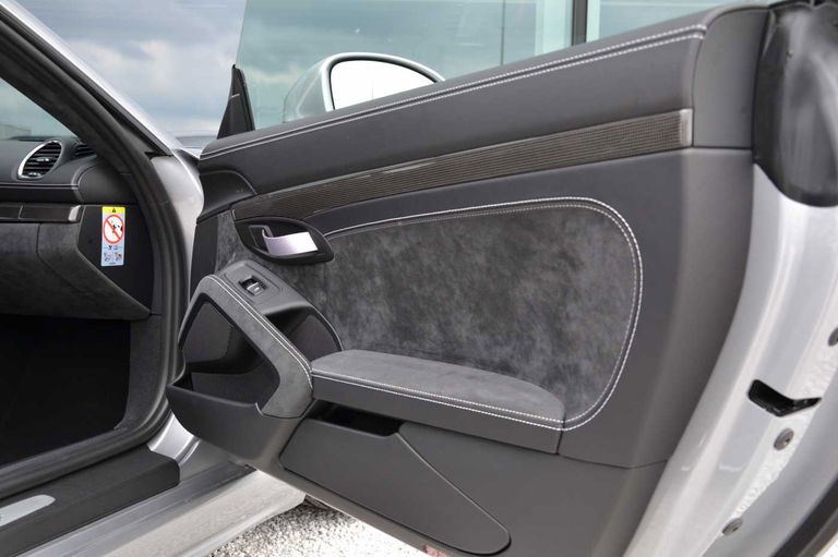 Porsche 718 Cayman GT4