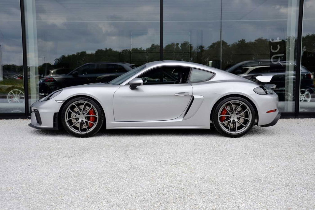 Porsche 718 Cayman GT4