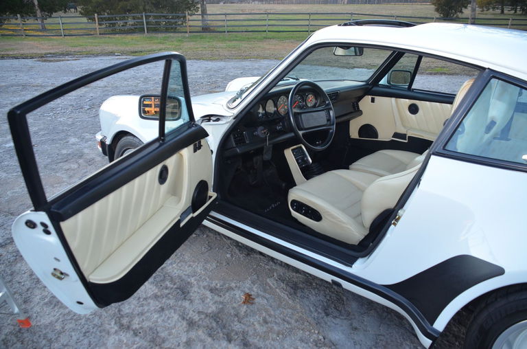 Porsche 911 Turbo 3.3 (US)