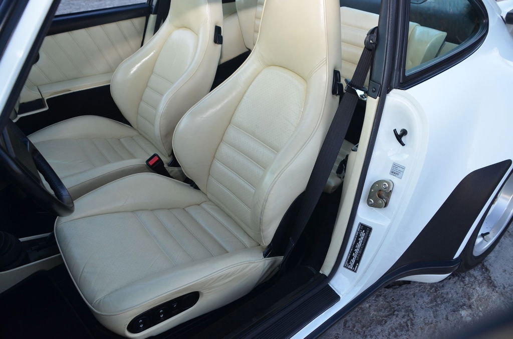 Porsche 911 Turbo 3.3 (US)