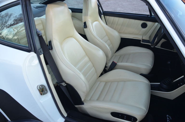 Porsche 911 Turbo 3.3 (US)