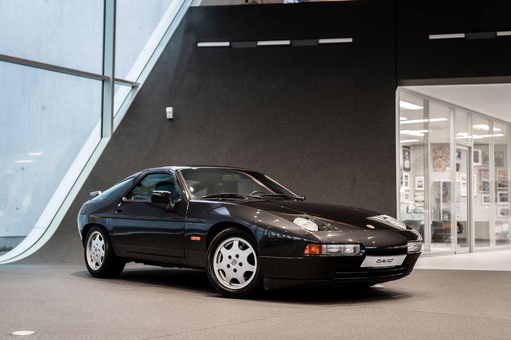Porsche 928 S4