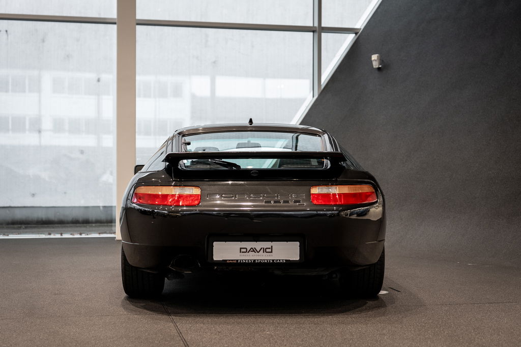 Porsche 928 S4