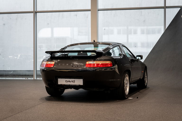 Porsche 928 S4