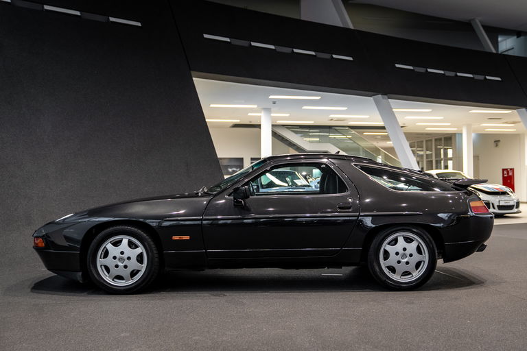 Porsche 928 S4