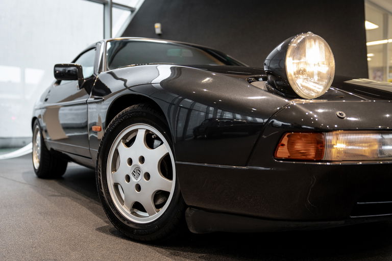 Porsche 928 S4