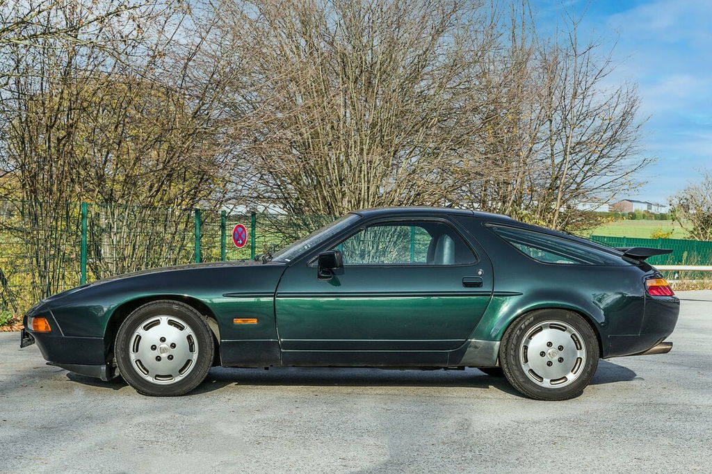 Porsche 928 S4