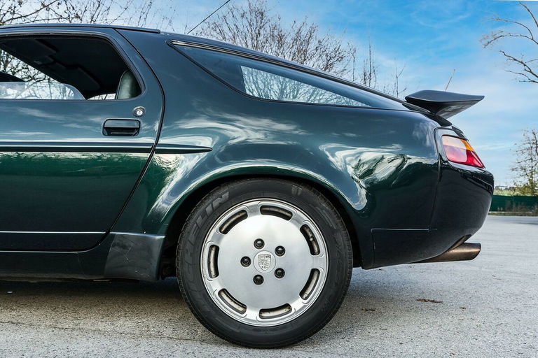 Porsche 928 S4