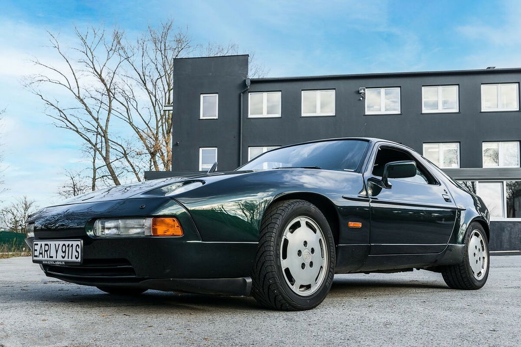 Porsche 928 S4