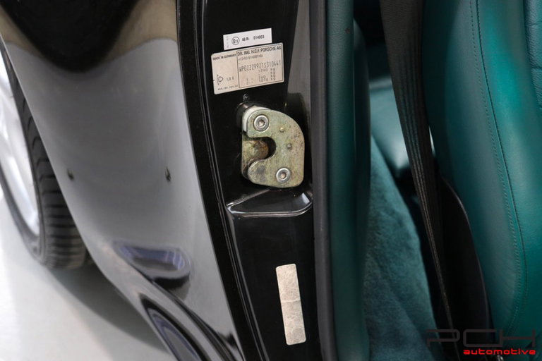 Porsche 993 Carrera 4S