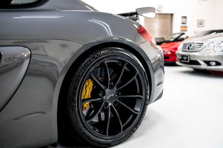 Porsche 981 Cayman GT4