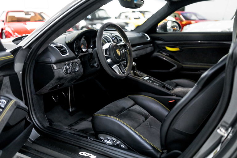 Porsche 981 Cayman GT4