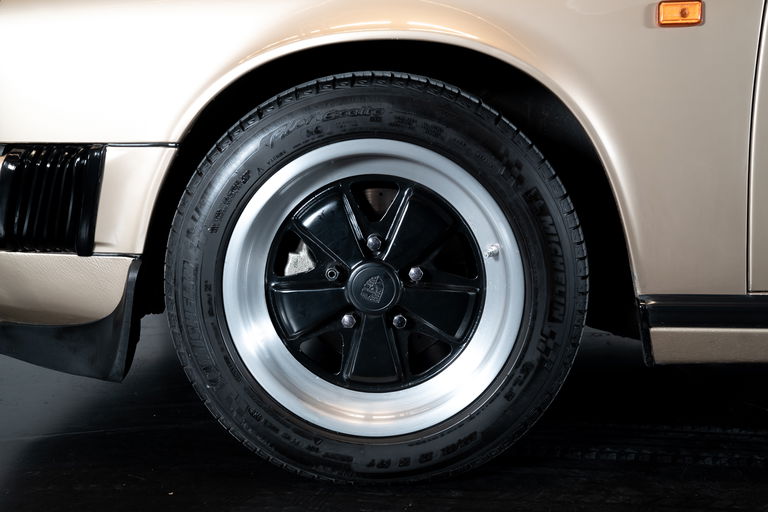 Porsche 911 Carrera 3.2 (US)