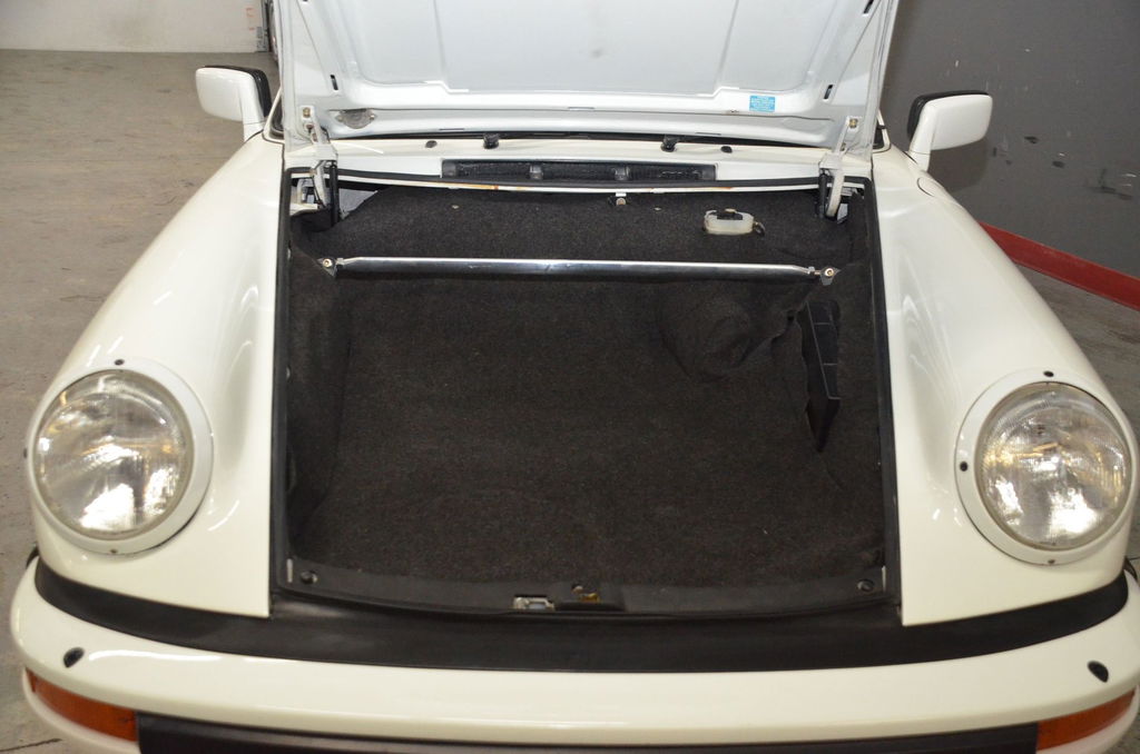 Porsche 911 Carrera 3.2 (US)