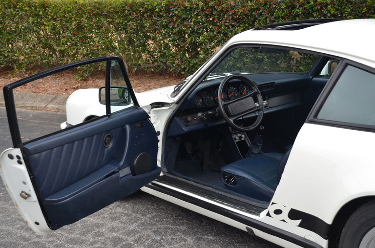 Porsche 911 Carrera 3.2 (US)