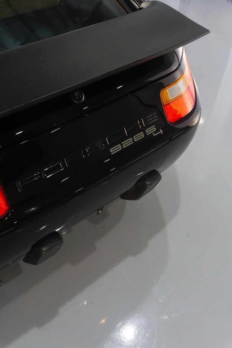 Porsche 928 S4