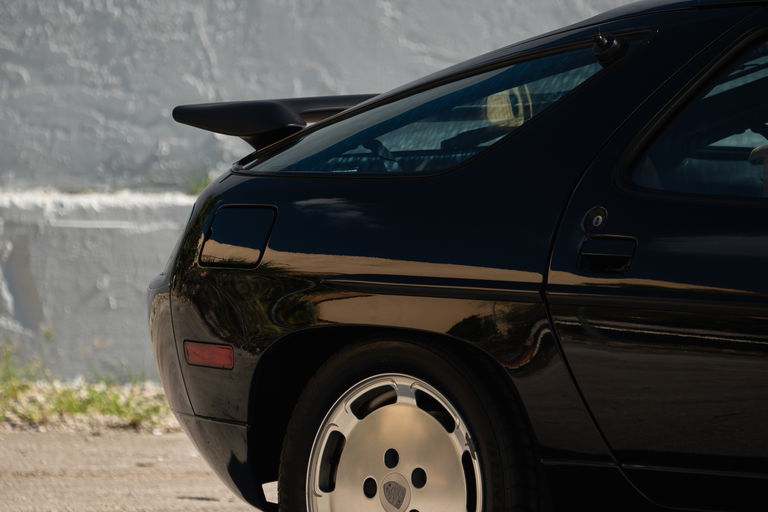 Porsche 928 S4