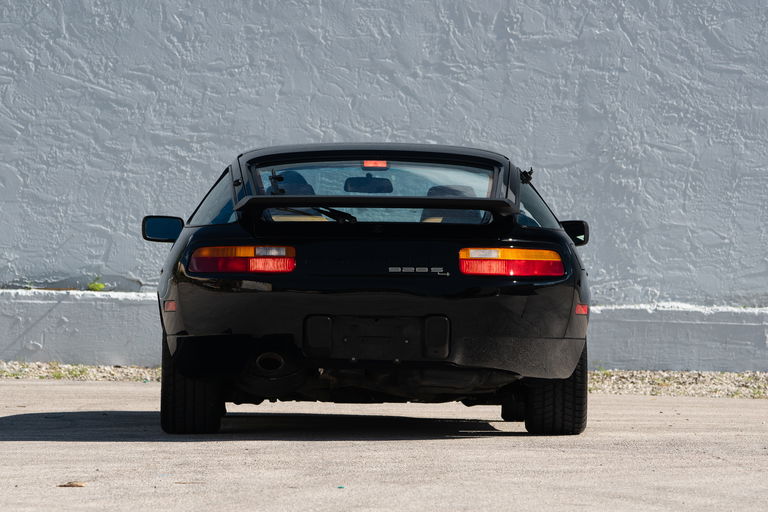 Porsche 928 S4
