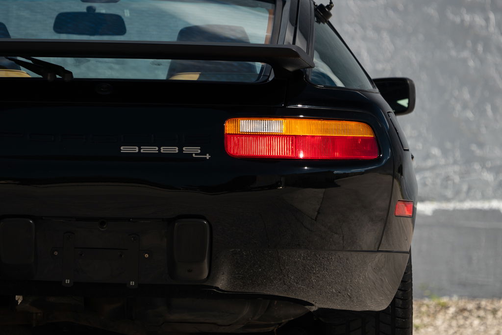 Porsche 928 S4