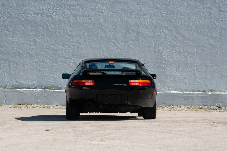 Porsche 928 S4