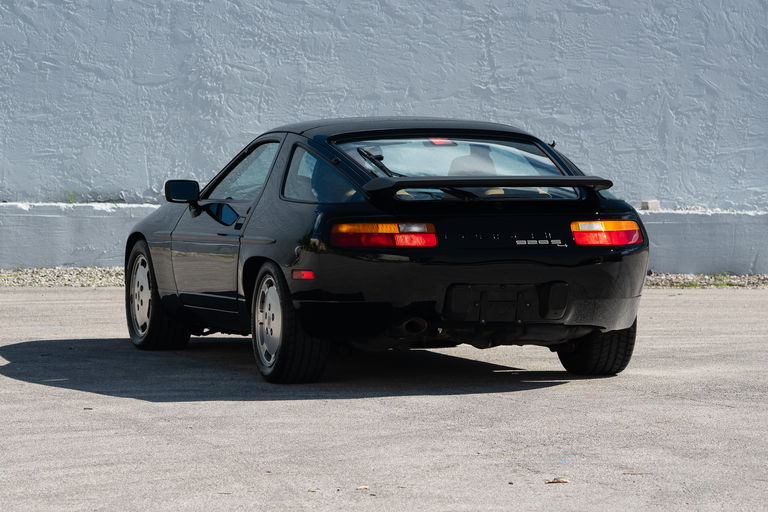 Porsche 928 S4