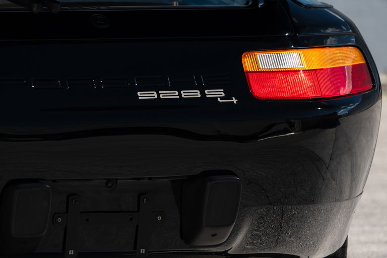 Porsche 928 S4